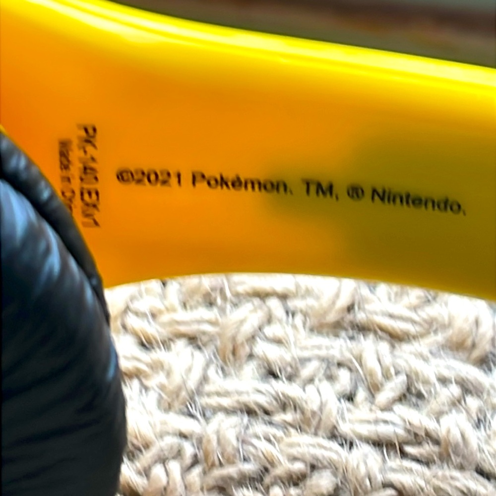 Pikachu Headphones - Picture 3 of 3